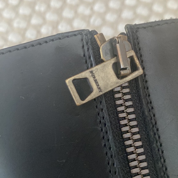 Burberry riding boots - Picture 5 of 8